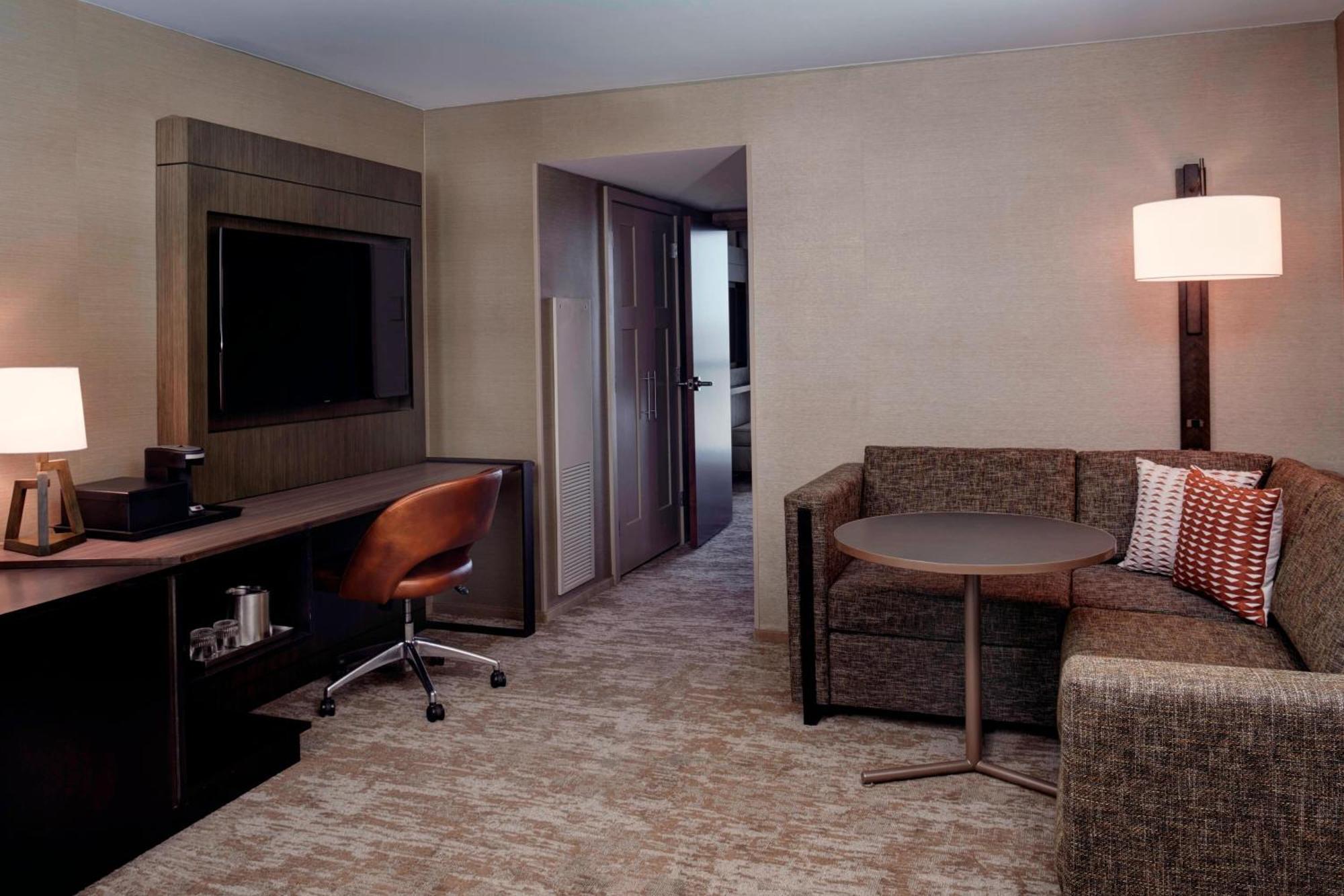 Отель Chicago Marriott Southwest At Берр-Ридж Экстерьер фото